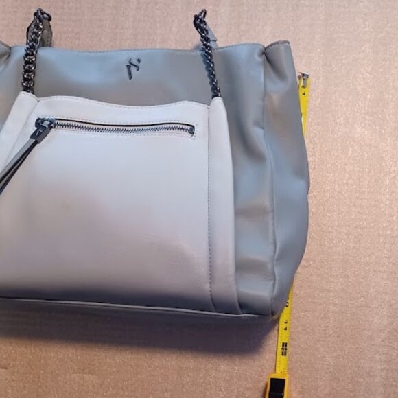 Simply Vera by Vera Wang dark/light gray large shoulder handbag w/9 compartments - Picture 9 of 11